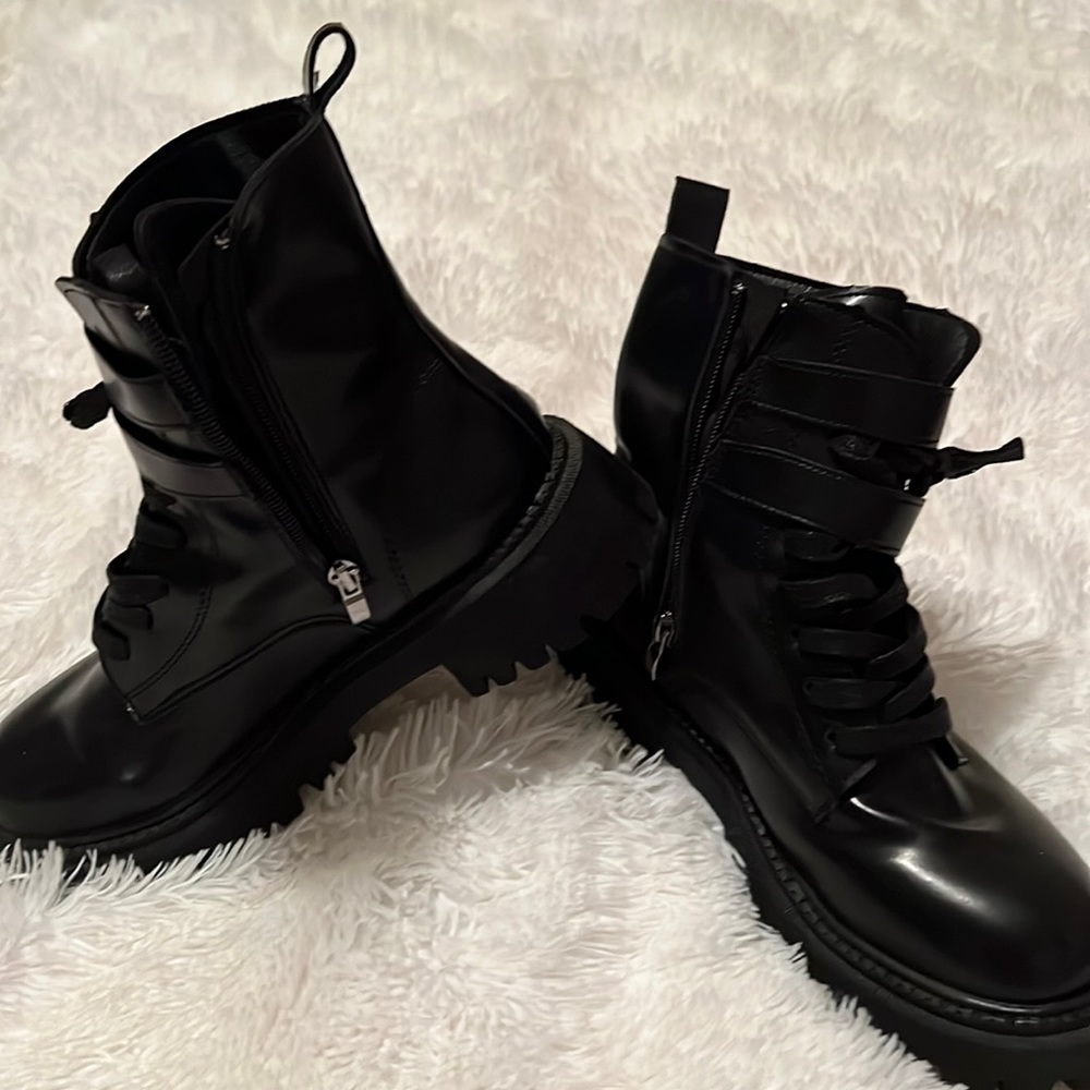 Combat boots